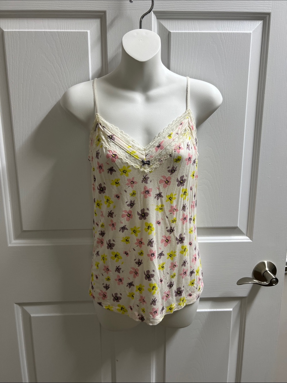 Victoria's Secret Ivory Floral Camisole top sleepwear small S